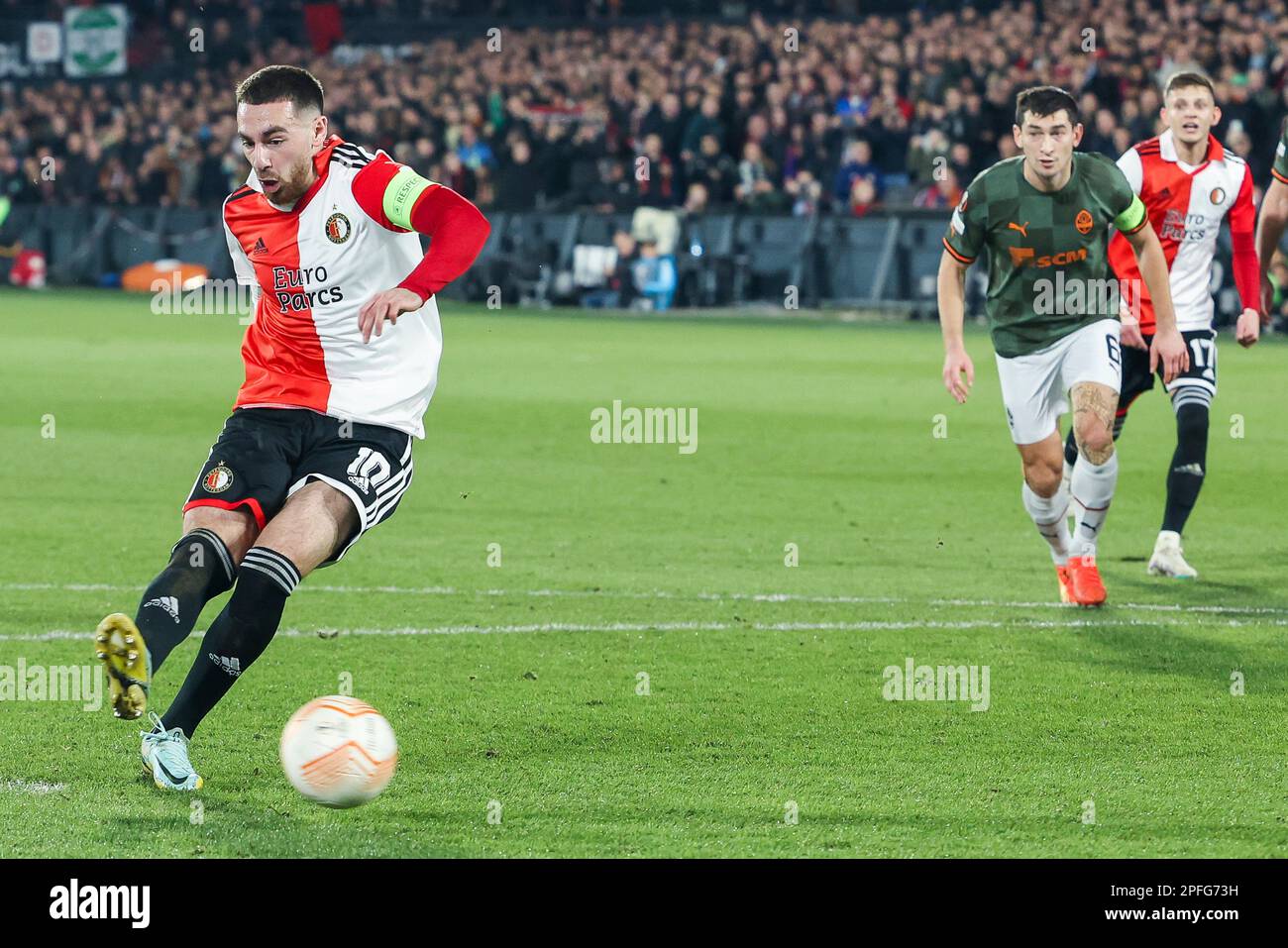 16-03-2023: Sport: Feyenoord contro Shakhtar ROTTERDAM, PAESI BASSI - Marzo 16: Orkun Kokcu (Feyenoord Rotterdam) segna il 3-0 durante la partita Feyenoor Foto Stock