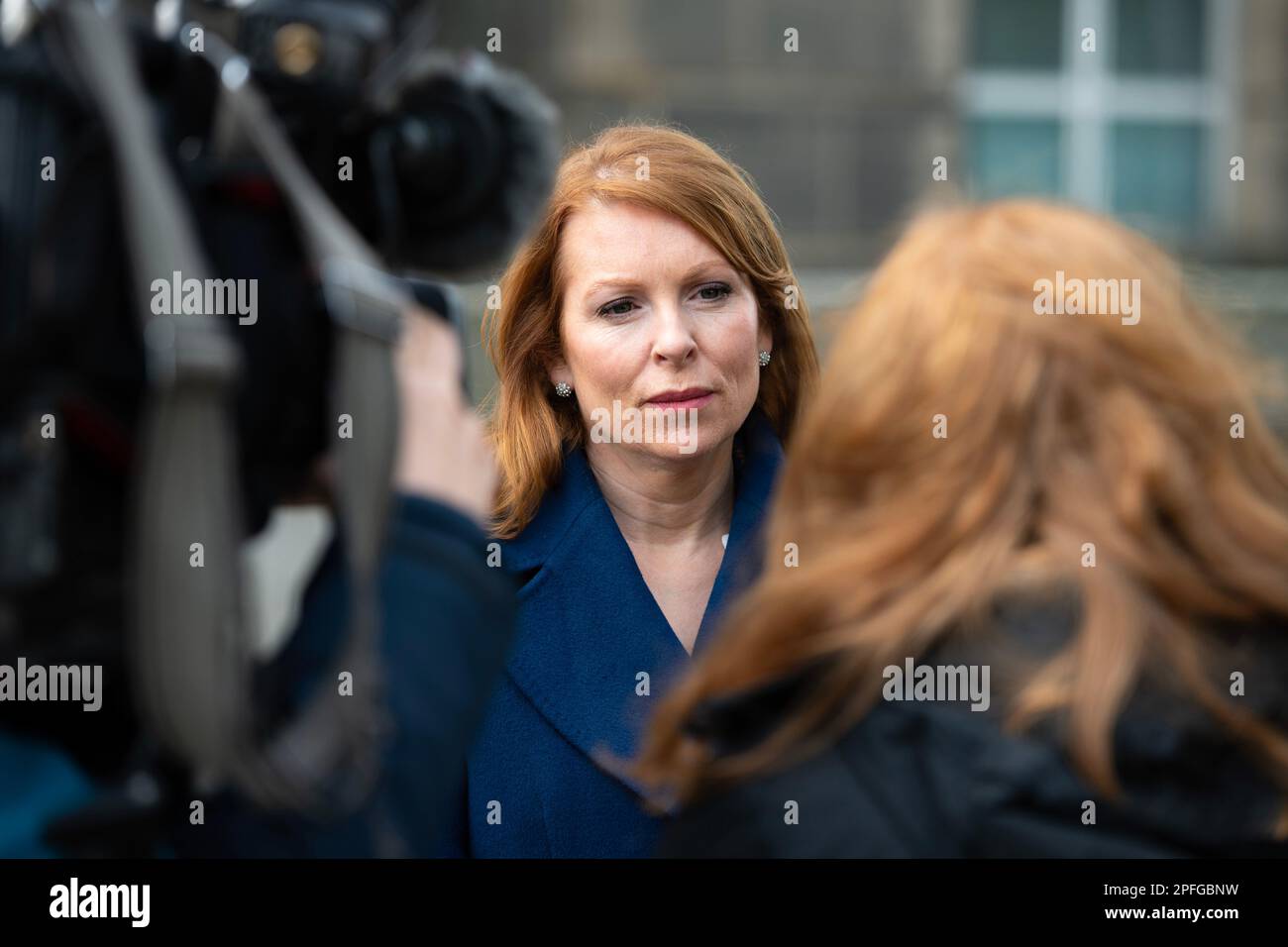 Edimburgo, Scozia, Regno Unito. 17 marzo 2023.NELLA FOTO: Ash Regan MSP ha visto lasciare St Andrews House a Edimburgo dopo il suo incontro con il Segretario permanente del governo scozzese. Ash Regan è in piedi per la leadership del Partito Nazionale Scozzese (SNP) e chi è sempre il vincitore, diventerà anche il prossimo primo ministro della Scozia. Credit: Colin D Fisher/CDFIMAGES.COM Ash Regan incontra il Segretario permanente Ash Regan ha incontrato oggi il Segretario permanente del governo scozzese, John-Paul Marks, per definire le sue posizioni politiche per un'amministrazione guidata dal Regan. Ash Regan ha detto: “E’ stato un piacere incontrarlo Foto Stock