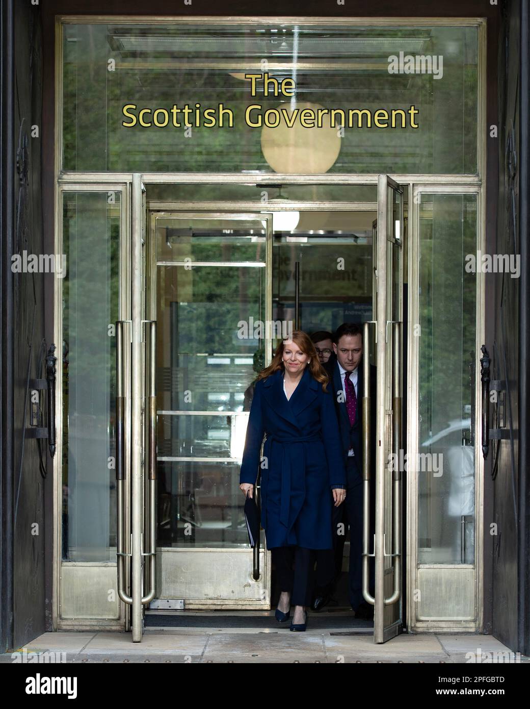 Edimburgo, Scozia, Regno Unito. 17th Mar, 2023. NELLA FOTO: Ash Regan MSP ha visto lasciare St Andrews House a Edimburgo dopo il suo incontro con il Segretario permanente del governo scozzese. Ash Regan è in piedi per la leadership del Partito Nazionale Scozzese (SNP) e chi è sempre il vincitore, diventerà anche il prossimo primo ministro della Scozia. Credit: Colin D Fisher/CDFIMAGES.COM Credit: Colin Fisher/Alamy Live News Foto Stock