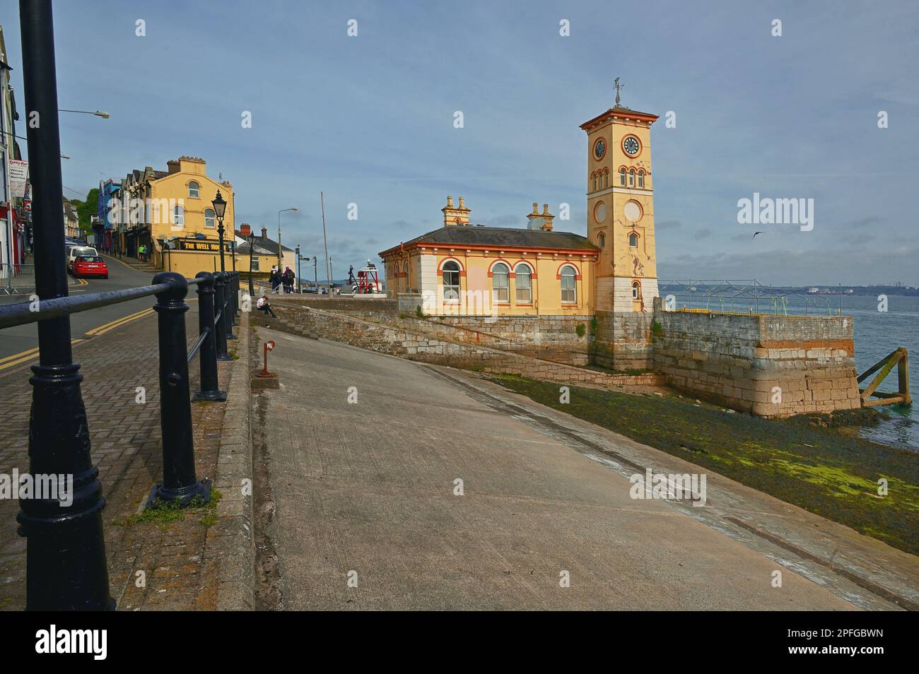 Cobh, Irlanda - 07 maggio 2022: Strade e Promende di Cobh Un giorno di sole Foto Stock