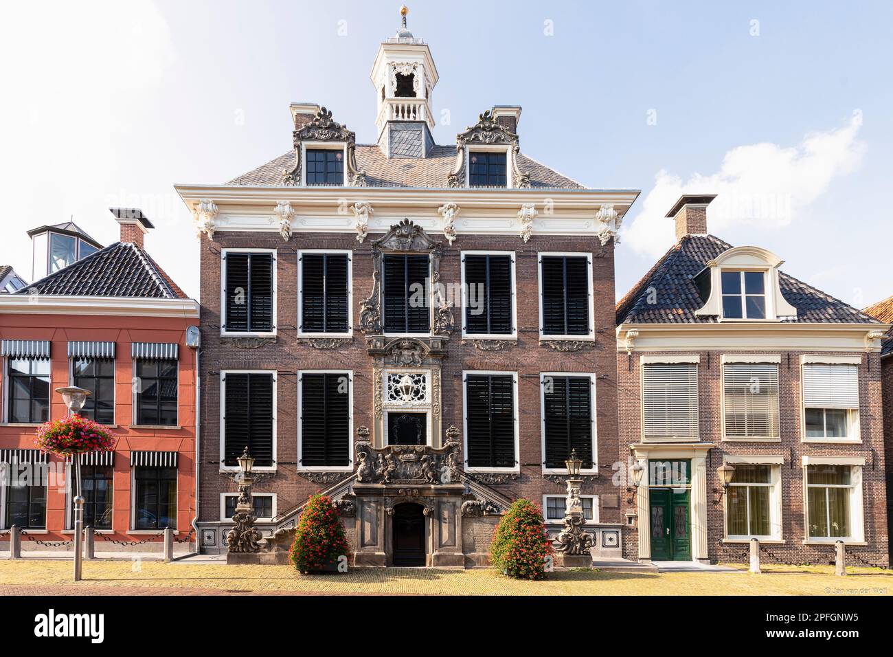 Municipio in stile rococò, nel centro della città di Sneek in Frisia. Foto Stock
