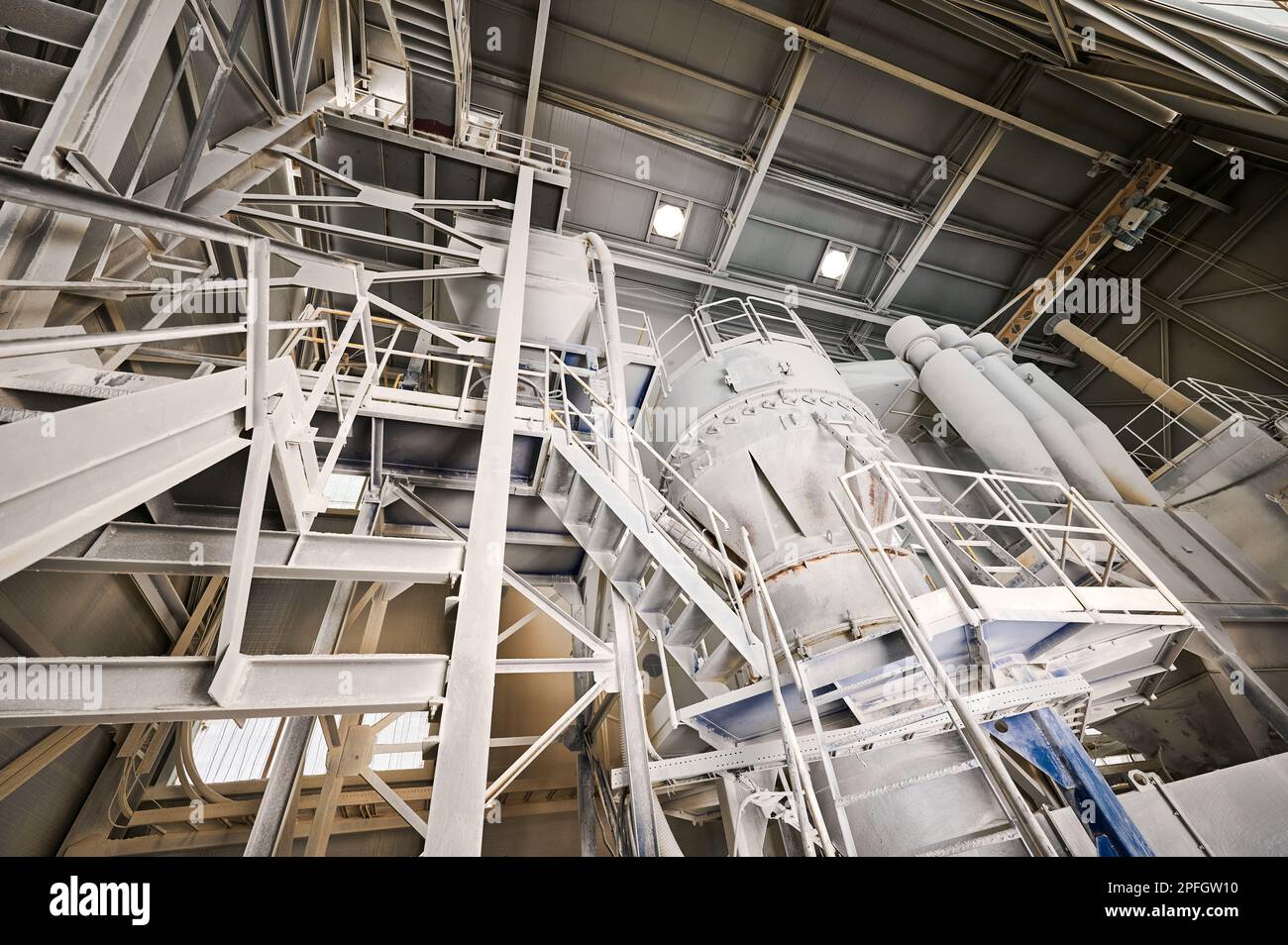 Blocchi di filtri a sacco e cicloni d'aria negli impianti industriali Foto Stock