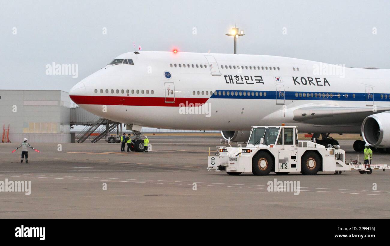 Tokyo, Giappone. 17th Mar, 2023. Il presidente della Corea del Sud Yoon Suk-yeol a bordo del Boeing 747-8i 'Code One' parte dall'aeroporto internazionale di Tokyo, in Giappone, giovedì 17 marzo 2023. Foto di Keizo Mori/UPI Credit: UPI/Alamy Live News Foto Stock