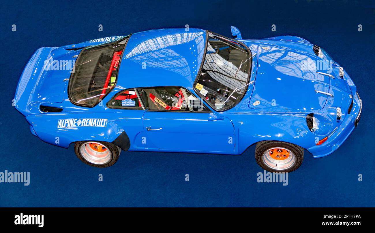 Veduta aerea di un Blue, 1967, Renault Alpine A110, in mostra al London Classic Car Show 2023 Foto Stock