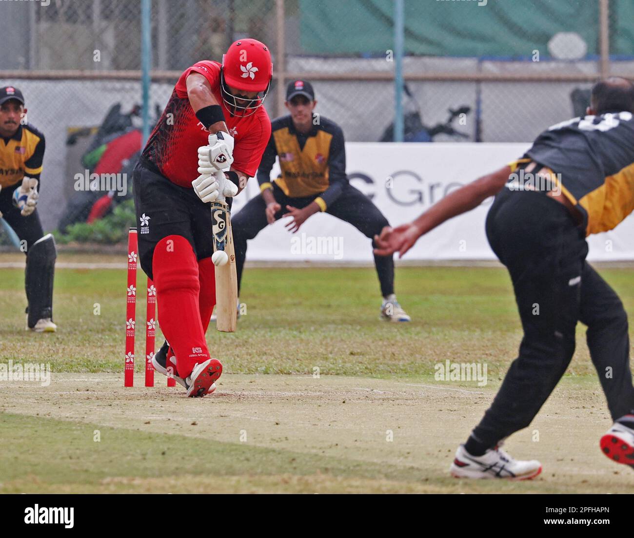 Hong KongHH Anshuman Rath gioca un colpo durante la finale del torneo di cricket Hong Kong T20 del gruppo APC Hong Kong contro la Malesia al Tin Kwong Recreation Ground di ma Tau Wai. 12MAR23 SCMP/Yik Yeung-man Foto Stock