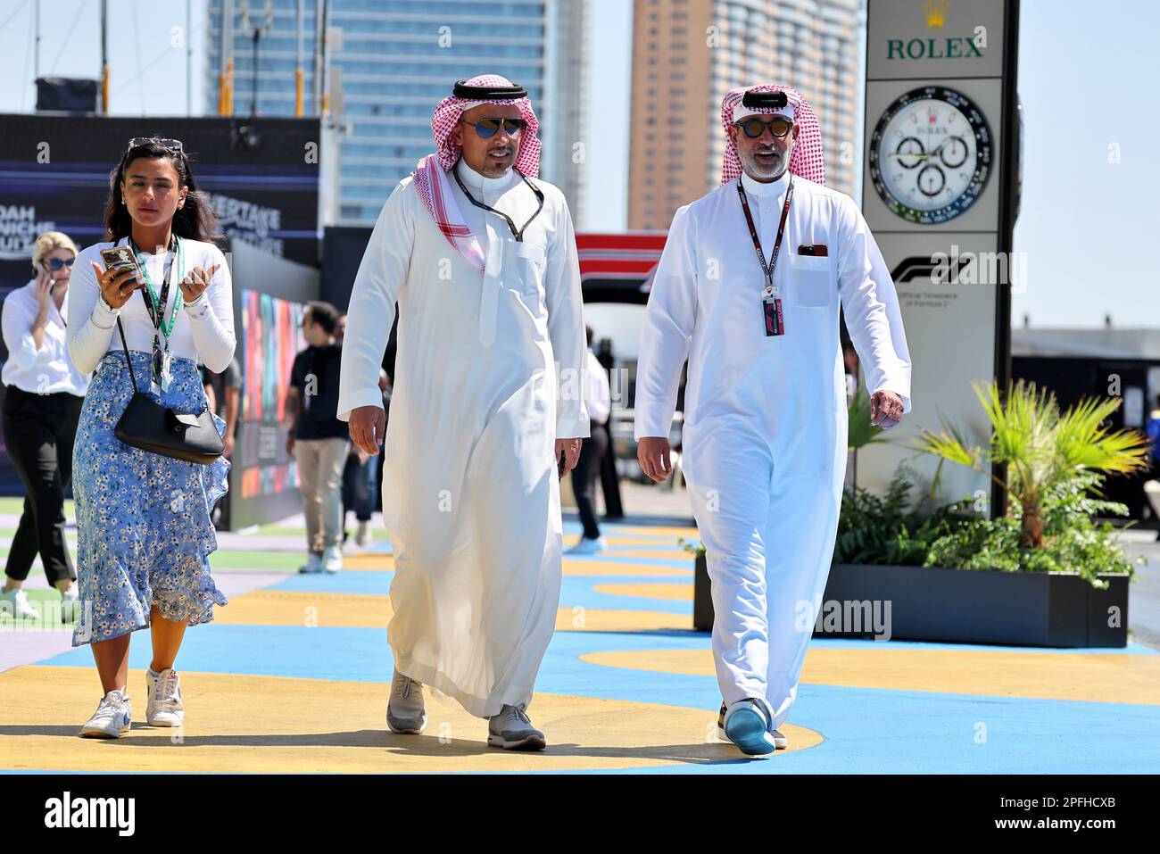 (Da L a R): Sheikh Salman bin Isa al-Khalifa (BRN) Amministratore Delegato del circuito Internazionale del Bahrain con il Principe Khalid Bin Sultan al Faisal (KSA) Presidente della Federazione Saudita Automobile e Moto. Credit: James Moy/Alamy Live News Foto Stock