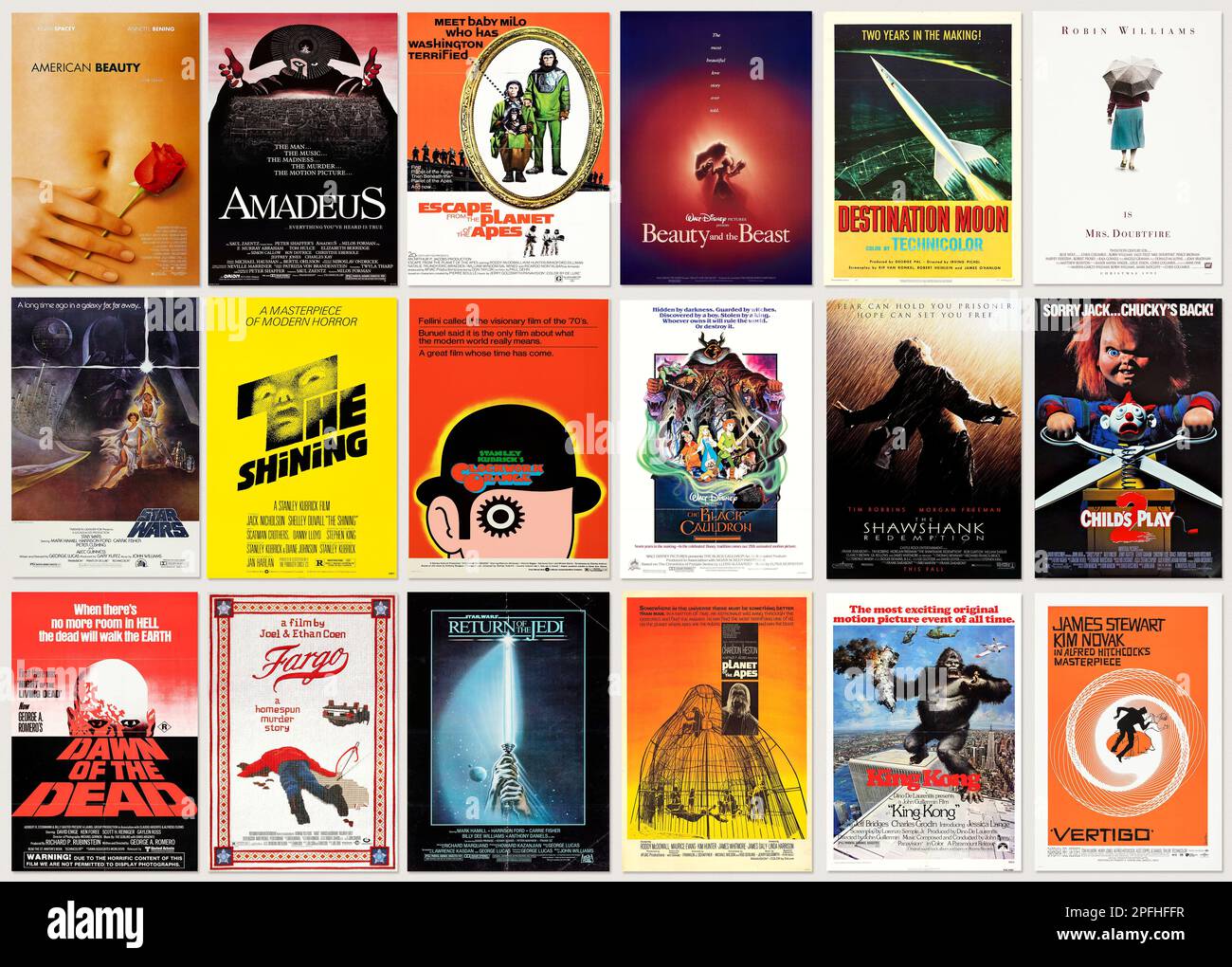 Collezione di vecchi poster di film reali e autentici disegni pubblicitari di cinema d'epoca Foto Stock
