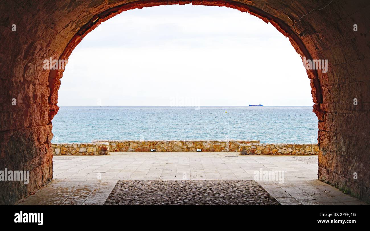 Vista panoramica sulla spiaggia e sul lungomare di Altafulla, Tarragona, Catalunya, Spagna, Europa Foto Stock
