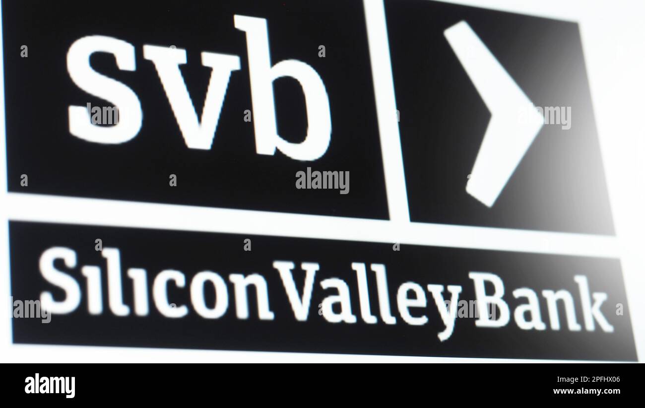 Bangkok Thailandia. Marzo 15 2023. Logo SVB Bank. Logo dei marchi di Silicon Valley Bank su monitor digitale. Bancarotta della Silicon Valley Bank nel 2023. Silico Foto Stock