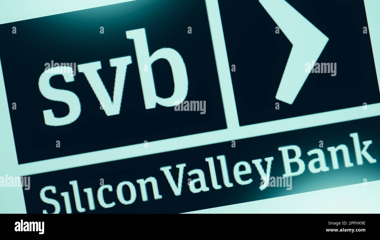 Bangkok Thailandia. Marzo 15 2023. Logo SVB Bank. Logo dei marchi di Silicon Valley Bank su monitor digitale. Bancarotta della Silicon Valley Bank nel 2023. Silico Foto Stock