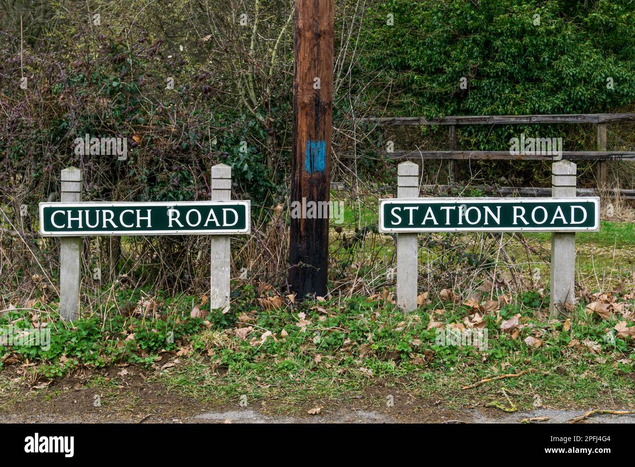 Un cambio di nome di strada a metà strada tra la chiesa e la stazione nel villaggio Norfolk di Wolferton. Foto Stock