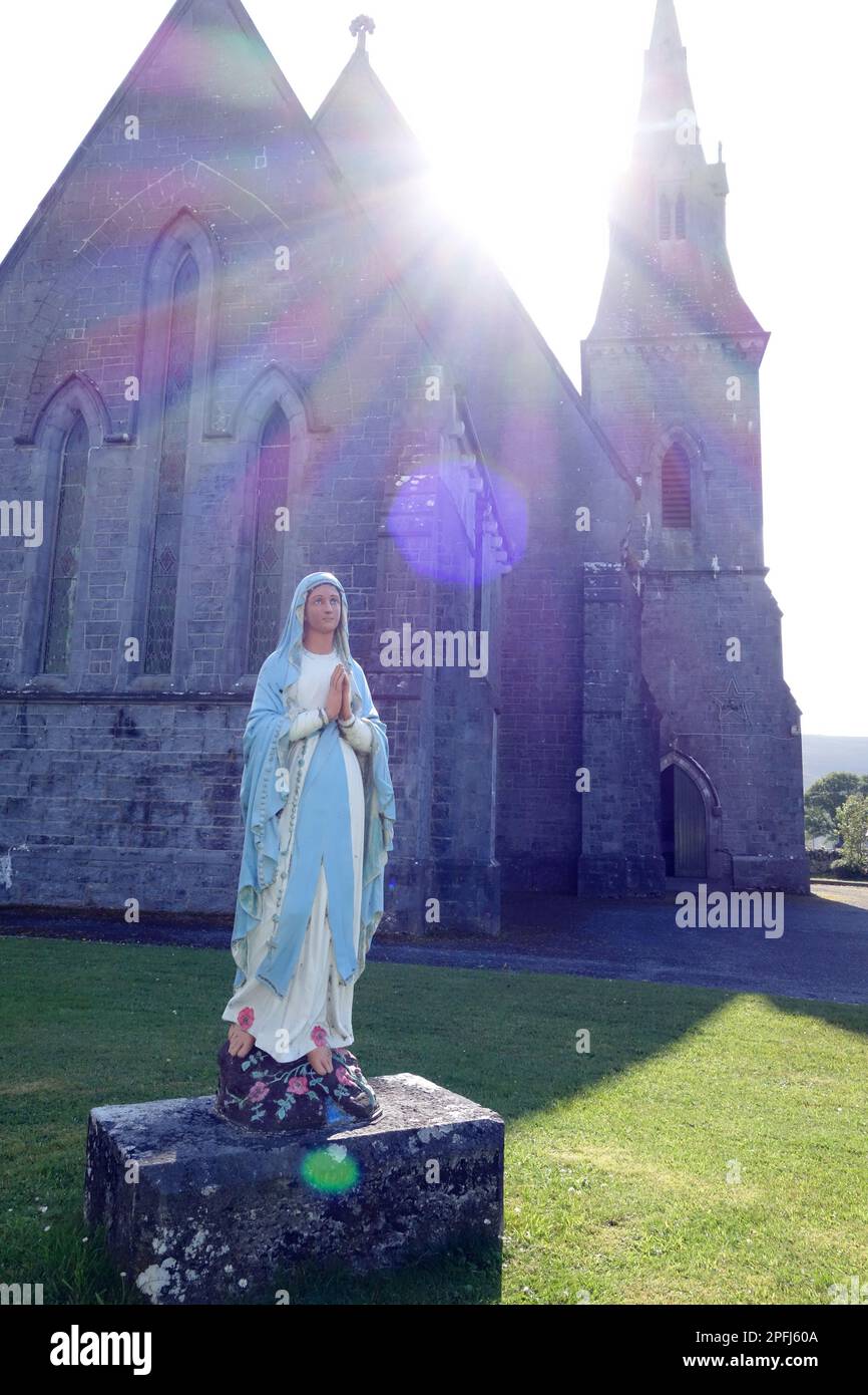 Chiesa cattolica di San Giovanni Battista, Ballyvaughan, contea di Clare, Irlanda Foto Stock