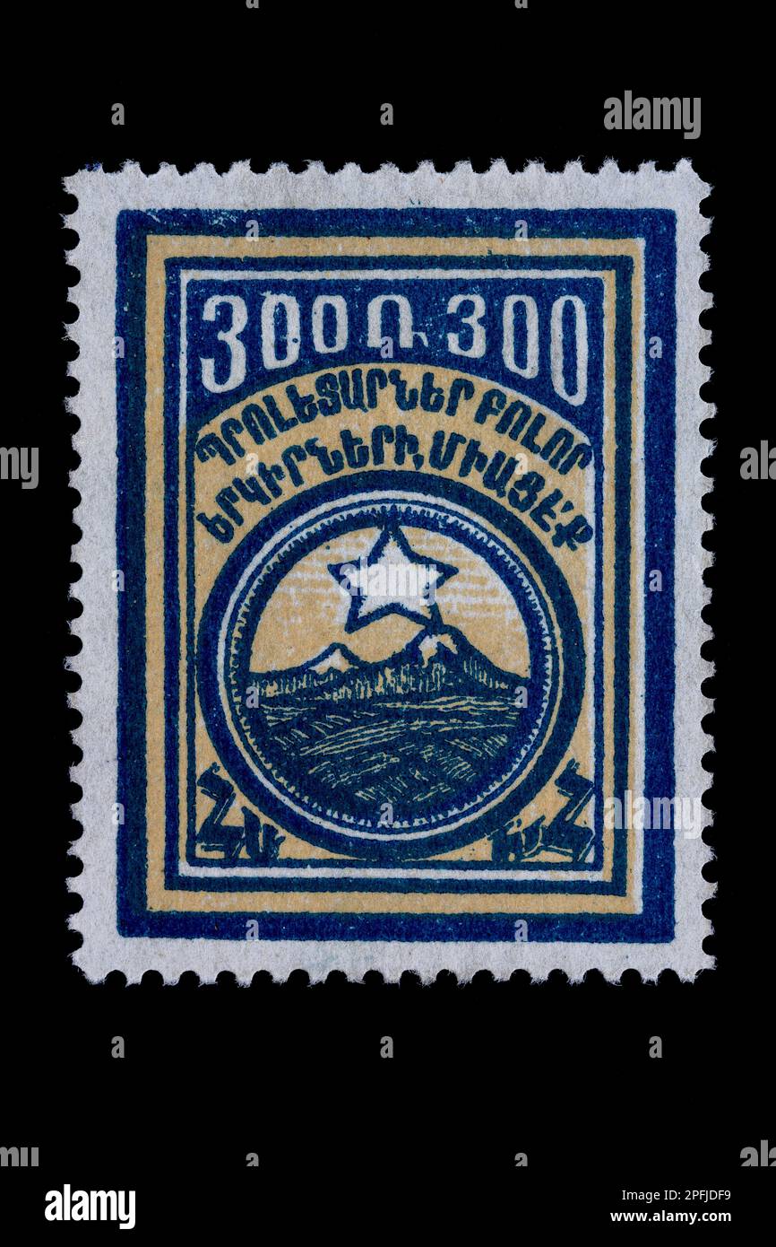 Francobollo iniziale dall'Armenia. Creato ma mai pubblicato nel 1922. Design con stella sopra le montagne. Valore nominale 3000 R Foto Stock