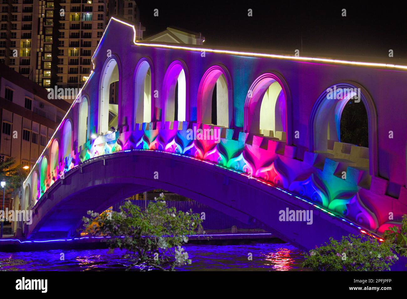 Malaysia, Malacca, Persiriran Bunga Raya Bridge, Fiume Melaka, Foto Stock