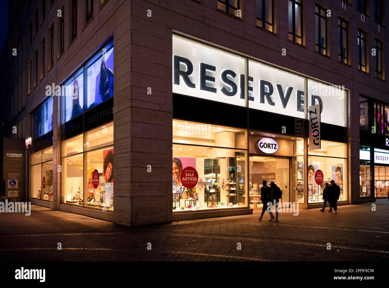 RISERVATO, grandi catene di negozi, Koenigsstrasse, Stoccarda, Baden-Wuerttemberg, Germania Foto Stock