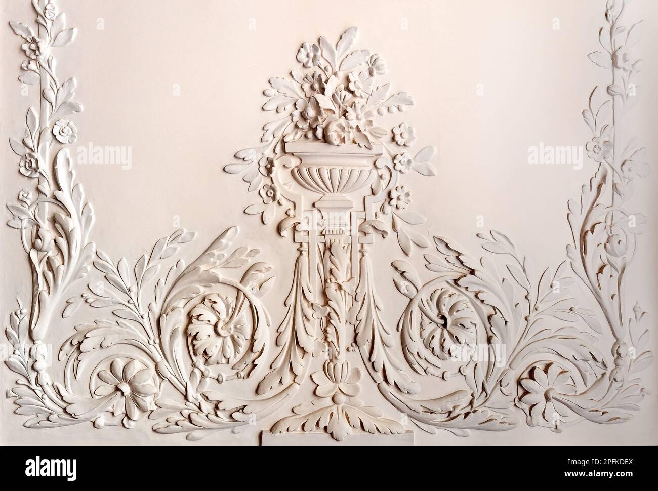 Ornamento floreale di stampaggio di intonaco da parete Foto Stock