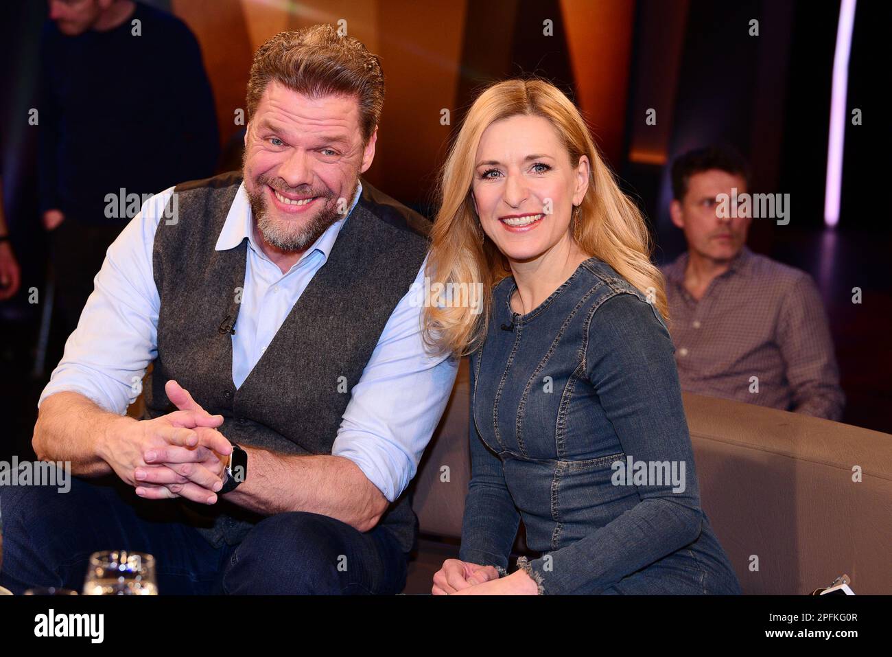 Tetje Mierendorf e Stefanie Hertel durante il NDR Talk Show presso gli NDR Studios il 17 marzo 2023 ad Amburgo, Germania Foto Stock