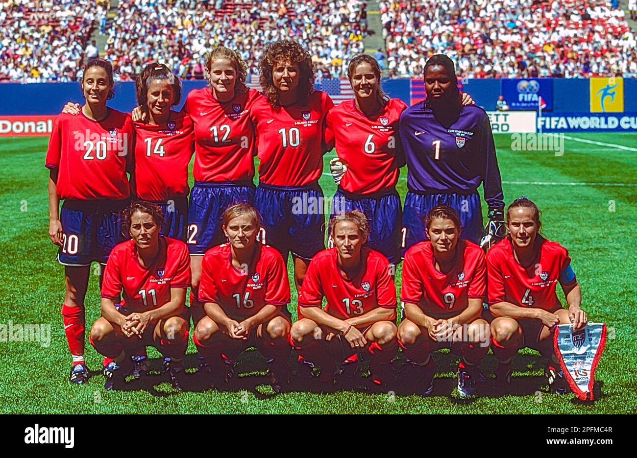 Squadra USA prima di USA vs DEN in occasione della Coppa del mondo di calcio femminile FIFA 1999. Foto Stock