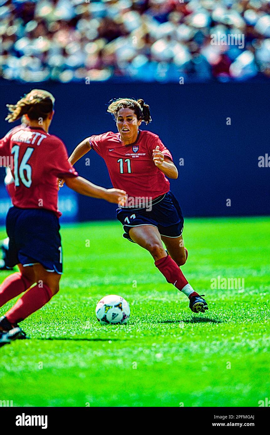 Julie Foudy (USA) durante la Coppa del mondo femminile FIFA 1999 contro DEN. Foto Stock