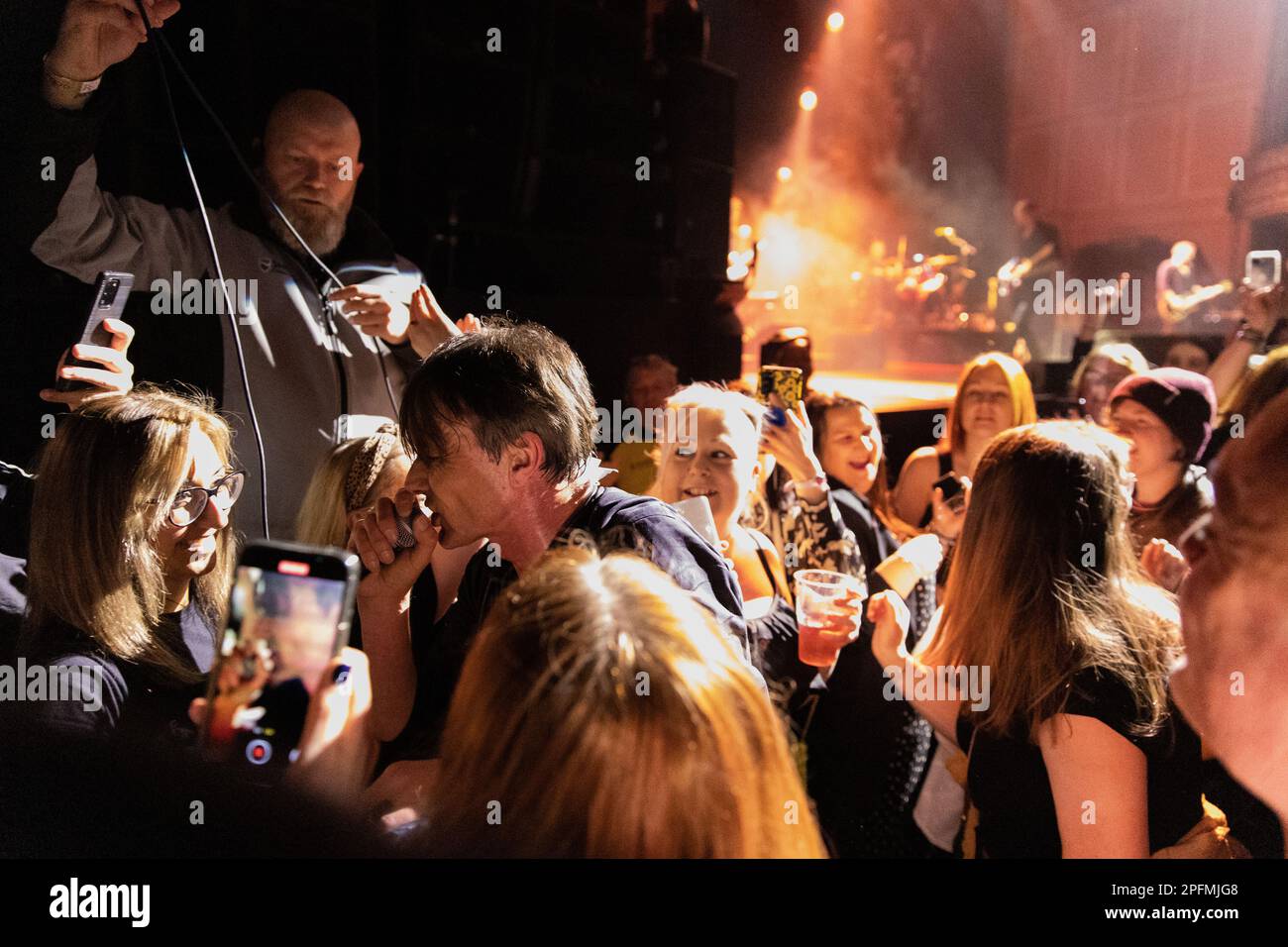 Newcastle, Regno Unito. 17 marzo 2023. - La band Suede suonerà un concerto esaurito al O2 City Hall di Newcastle upon Tyne il 17th marzo 2023. Credit Jill o'Donnell/Alamy Live News Foto Stock