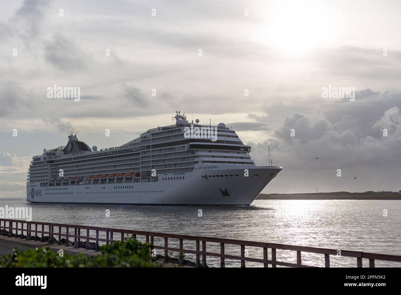 Durban, KwaZulu-Natal, Sudafrica - Marzo 17th 2023: MSC Orchestra arriva al porto di Durban. Foto Stock