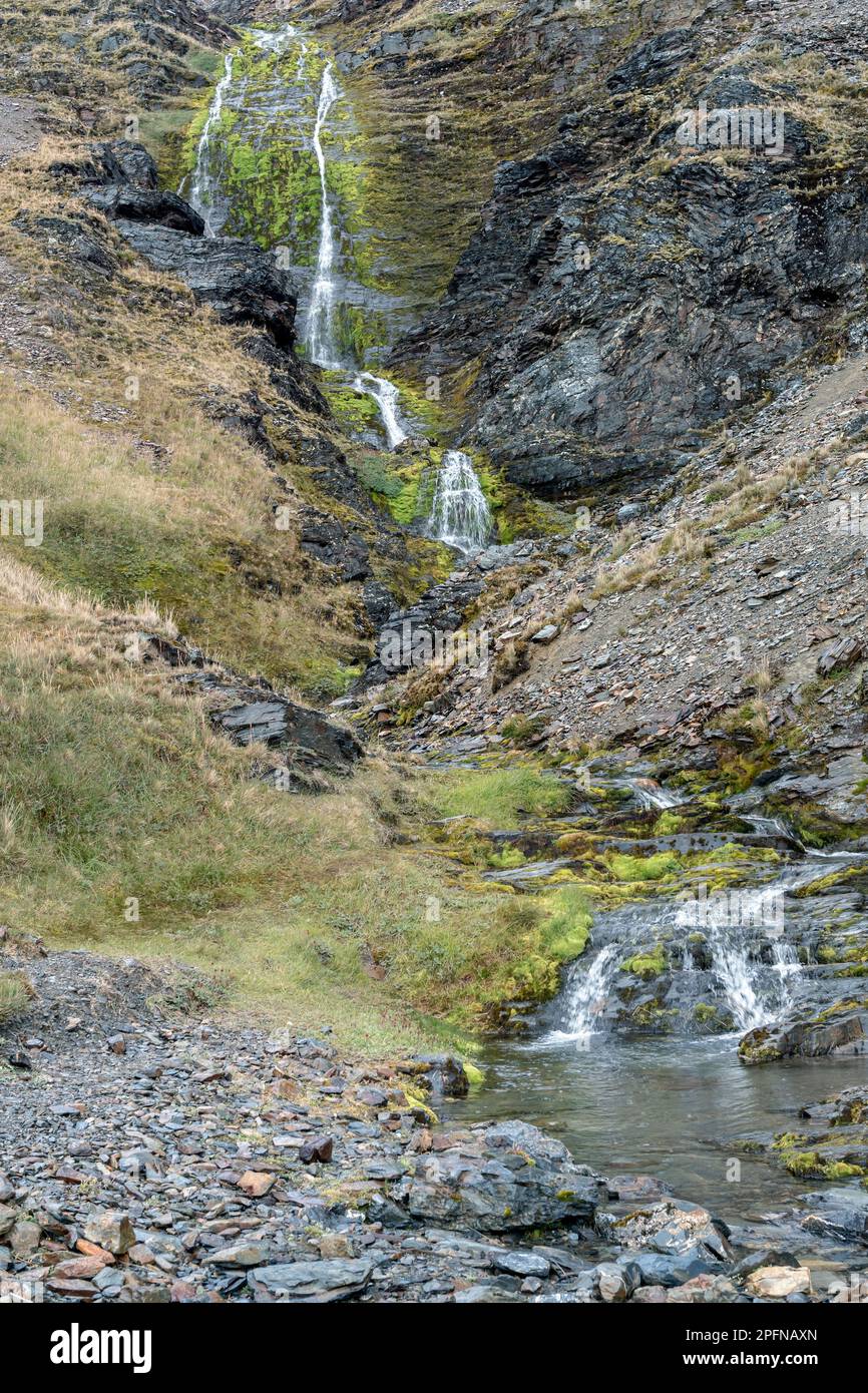 Georgia del Sud, Stromness. Piccole cascate Foto Stock