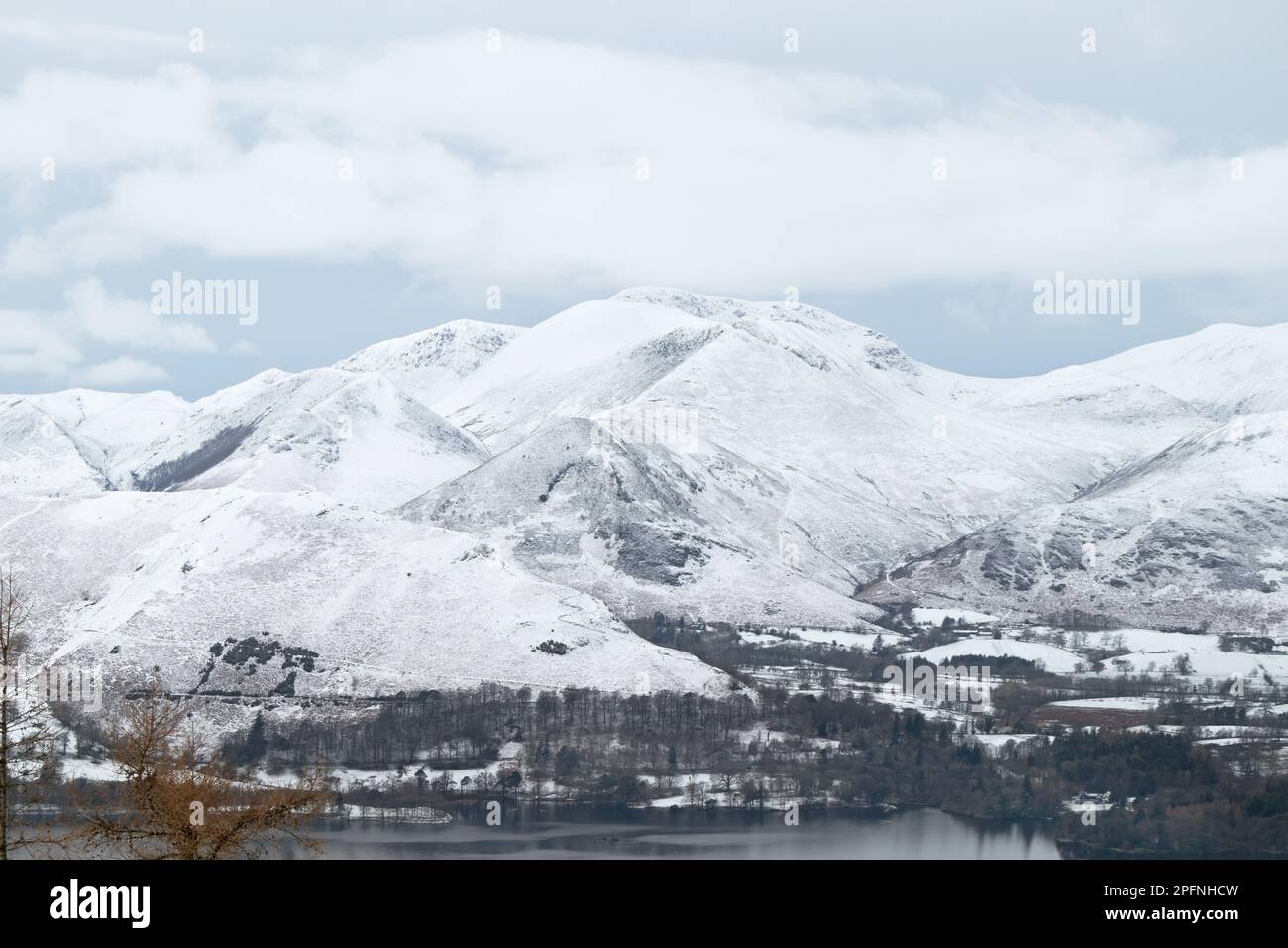 I Derwent Fells visti da Walla Crag in inverno, Lake District, Cumbria, Regno Unito Foto Stock