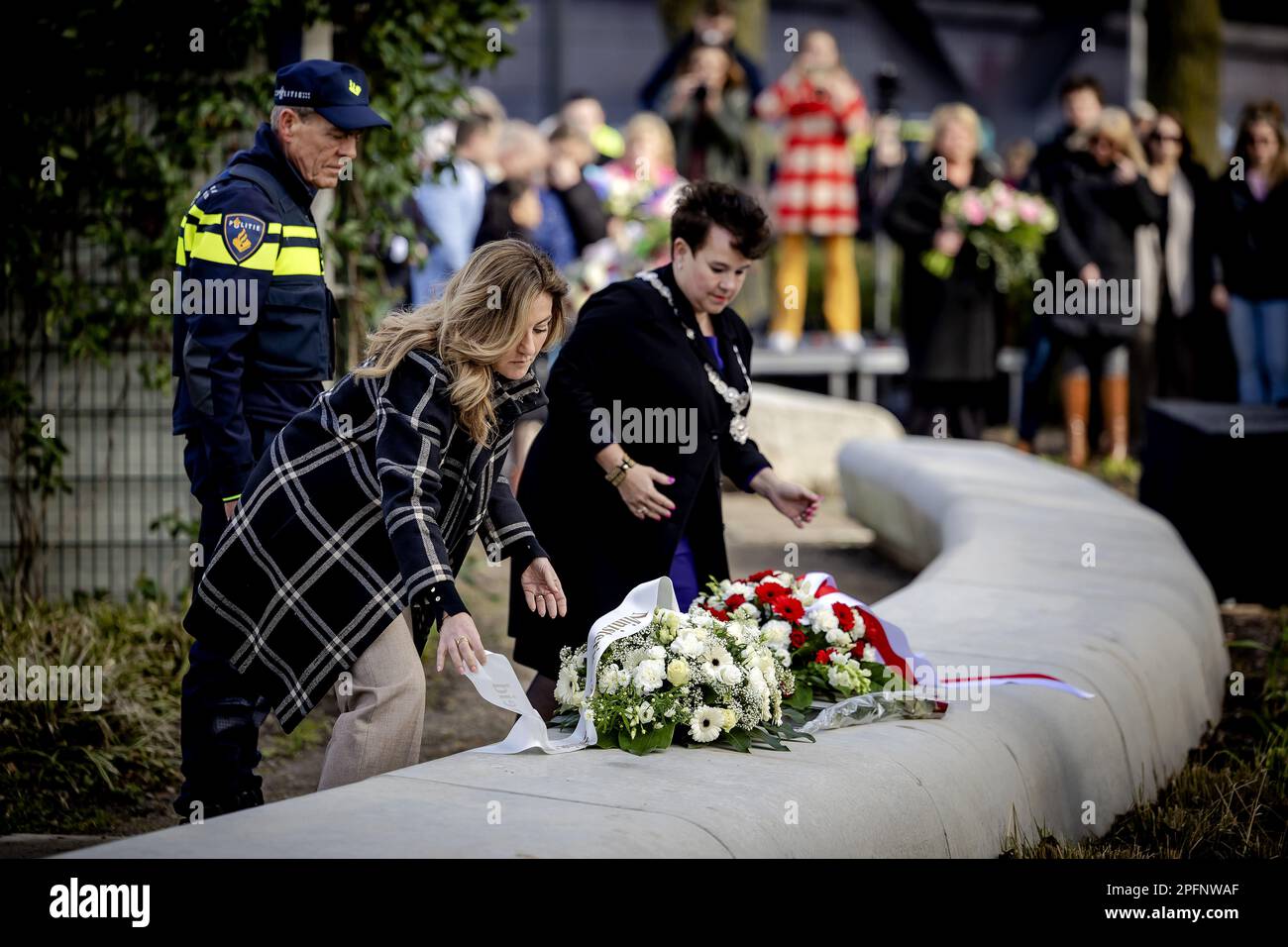 UTRECHT - il Ministro Dilan Yesilgoz (Giustizia e sicurezza) e il Sindaco Sharon Dijksma durante la commemorazione dell'attacco del tram del 18 marzo 2019. Durante l'attacco del 24 ottobre, Gokmen T. ha sparato quattro persone morte in un tram espresso. ANP ROBIN VAN LONKHUIJSEN olanda fuori - belgio fuori Foto Stock