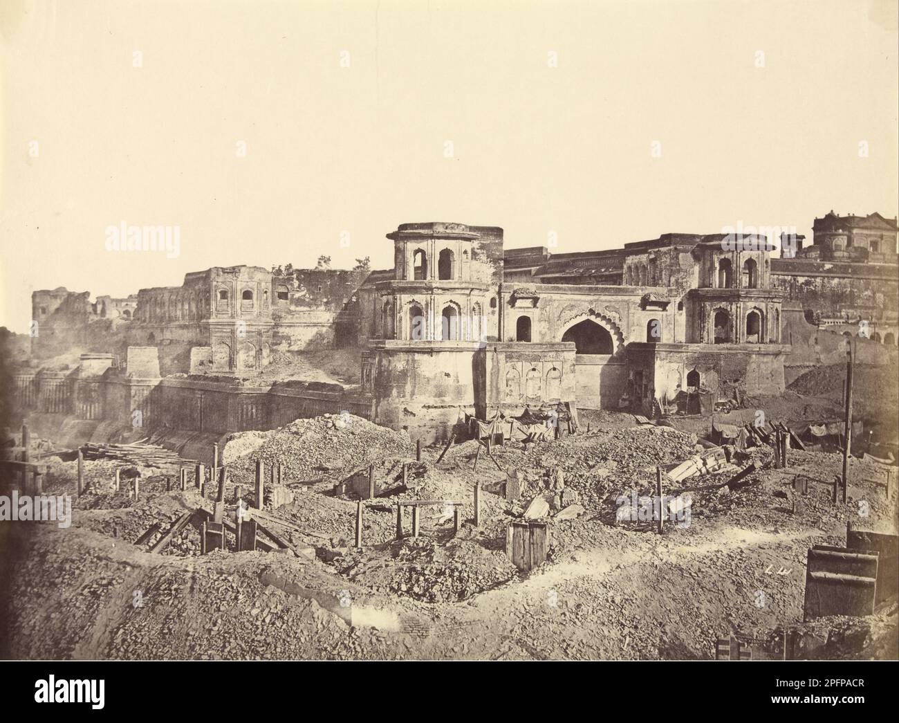 Il Mucha Bawn, o la vecchia Cittadella di Lucknow 1858 - 1862 di Felice Beato Foto Stock