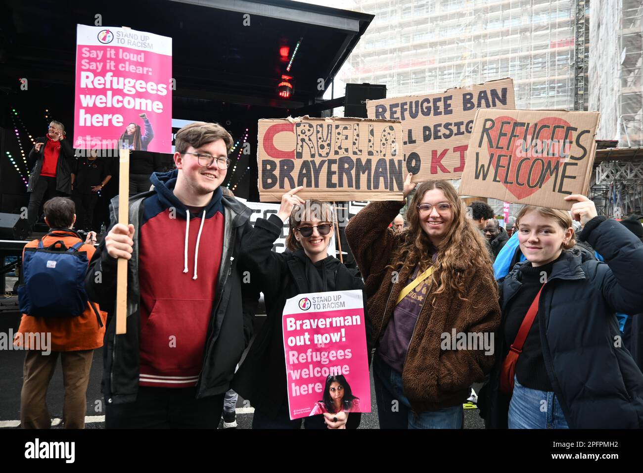 BBC, Londra, Regno Unito. 18th Mar, 2023. marcia annuale contro il razzismo. Il “piano ruandese”, la legge sulla nazionalità e le frontiere, le deportazioni razziste e l’ambiente ostile per i rifugiati e i migranti sono tutti aspetti che riguardano il divario e la regola. Credit: Vedi li/Picture Capital/Alamy Live News Foto Stock