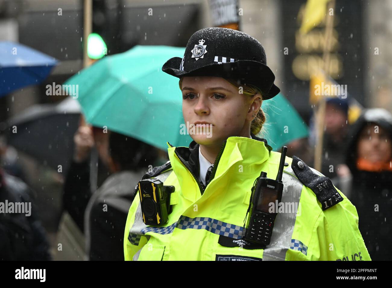 BBC, Londra, Regno Unito. 18th Mar, 2023. marcia annuale contro il razzismo. Il “piano ruandese”, la legge sulla nazionalità e le frontiere, le deportazioni razziste e l’ambiente ostile per i rifugiati e i migranti sono tutti aspetti che riguardano il divario e la regola. Credit: Vedi li/Picture Capital/Alamy Live News Foto Stock