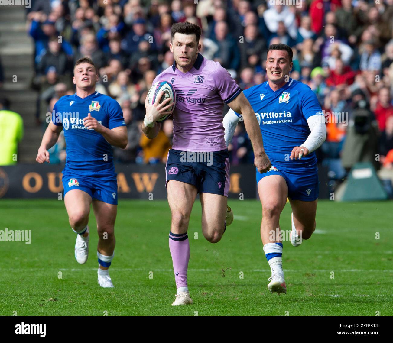 18th marzo 2023: Guinness sei Nazioni 2023. Blair Kinghorn of Scotland si scentra per segnare il suo terzo tentativo di gioco nell'ultimo minuto durante la Scotland contro Italia, BT Murrayfield, Edimburgo. Credit: Ian Rutherford Alamy Live News Foto Stock