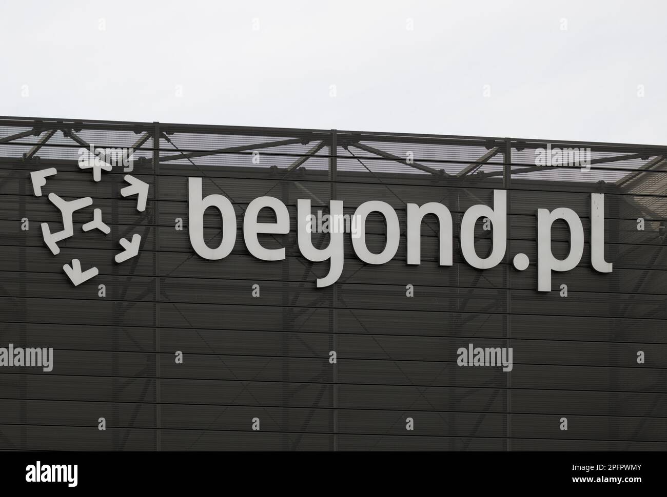 Poznan, Polonia - Marzo 18, LOGO beyond.pl azienda polacca specializzata in servizi cloud, che offre soluzioni basate su tecnologie all'avanguardia per il busi Foto Stock