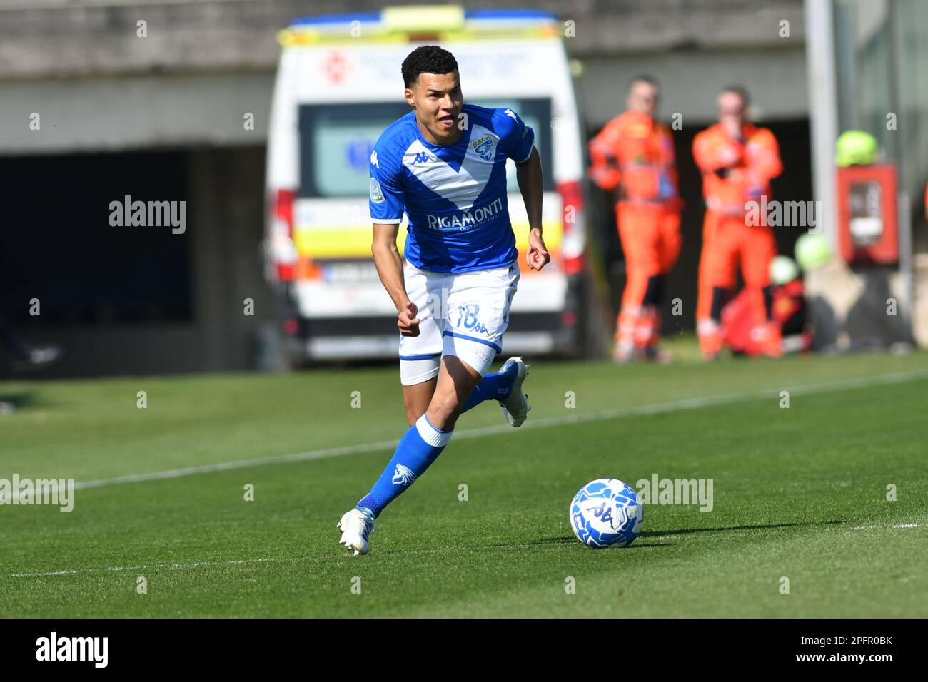 Stadio Mario Rigamonti, Brescia, Italia, 18 marzo 2023, alexander jallow (brescia) durante Brescia Calcio vs Genova CFC - Calcio Italiano Serie B Match Credit: Live Media Publishing Group/Alamy Live News Foto Stock