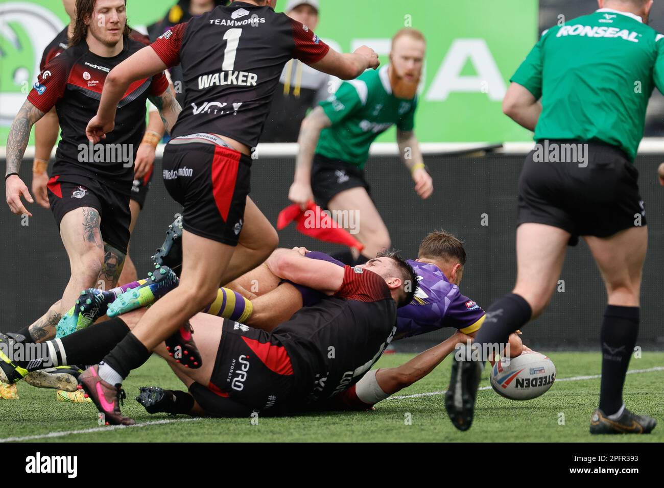 Jack Miller di Newcastle Thunder segna durante la partita del campionato TRA Newcastle Thunder e London Broncos a Kingston Park, Newcastle, sabato 18th marzo 2023. (Foto: Chris Lishman | NOTIZIE MI) Credit: NOTIZIE MI & Sport /Alamy Live News Foto Stock