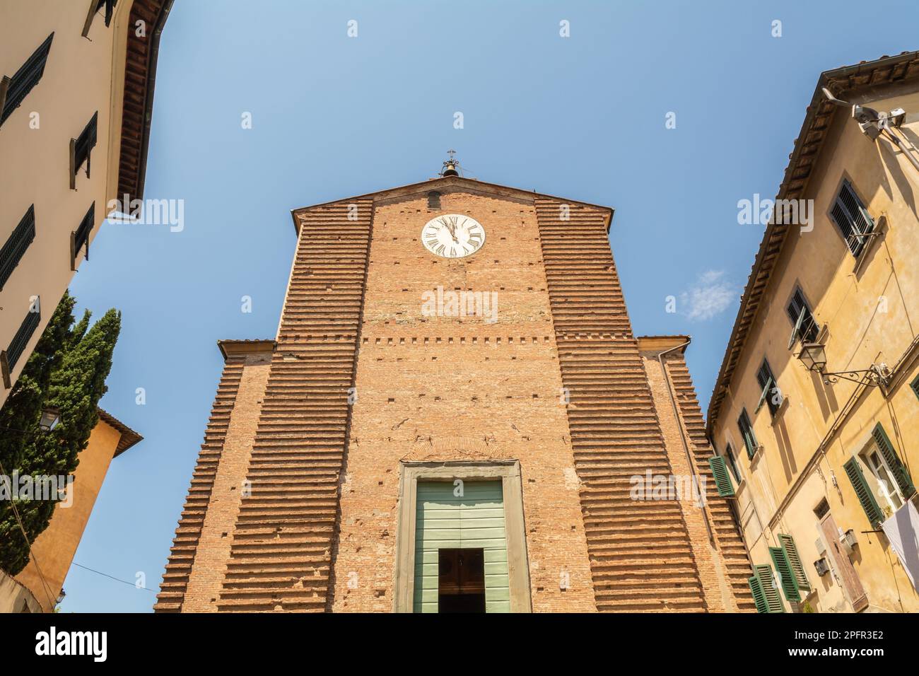 La Collegiata di San Giovanni Battista, ricostruita in forme neoclassiche nel Settecento, Fucecchio, Italia Foto Stock