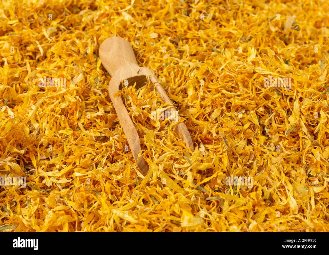 Calendula essiccata o petali di marigold. Marigold in latino Calendula officinalis è noto per le sue proprietà curative. Erbe. Medicina alternativa. Foto Stock