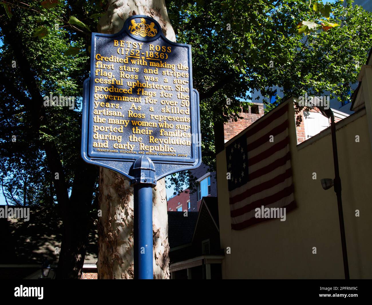 Benvenuti alla casa di Betsy Ross, il luogo di nascita della bandiera americana. Entra in questo monumento storico e scopri Betsy Ross, la donna che cuciva Foto Stock