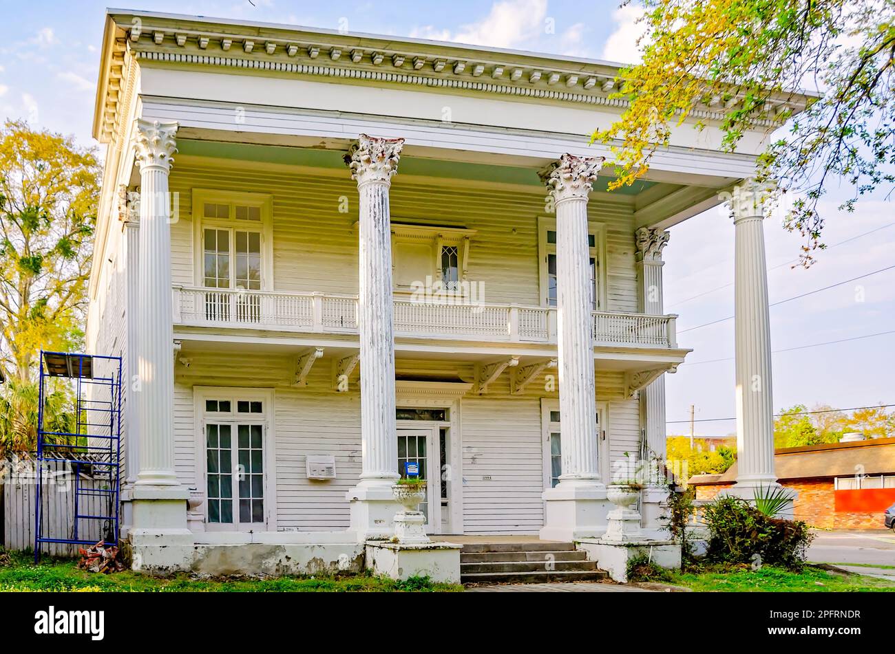 La casa di Kearney è nella foto, 8 marzo 2023, a Mobile, Alabama. La casa 1896 Greek Revival si trova nel quartiere storico di Oakleigh Garden. Foto Stock