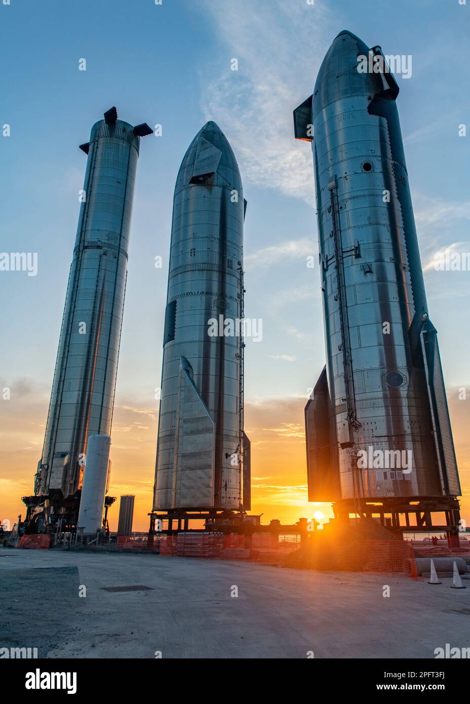 Rocket Garden - SpaceX Starship da vicino con il sole tramontante Foto Stock
