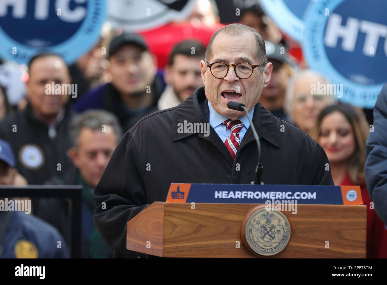 Time Square, New York, USA, 18 marzo 2023 - sindaco Eric Adams, Appelbaum, congressista Jerry Nadler, Il membro dell'Assemblea di New York Jenifer Rajkumar e il presidente del distretto di Manhattan Mark Levine fa le loro osservazioni ad un raduno a Times Square sostenendo la città di New York che oggi ospiterà la Convenzione Nazionale Democratica del 2024 (DNC) a New York. Foto: Luiz Rampelotto/EuropaNewswire Foto Stock