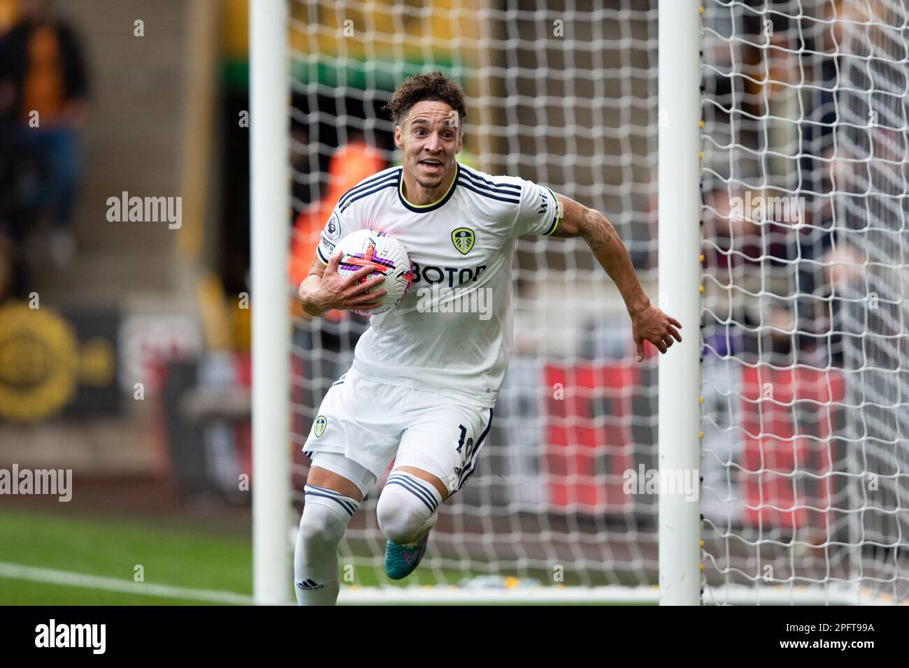 Il Leeds United's Rodrigo festeggia il quarto goal del gioco durante la partita della Premier League tra Wolverhampton Wanderers e Leeds United a Molineux, Wolverhampton, sabato 18th marzo 2023. (Foto: Gustavo Pantano | NOTIZIE MI) Credit: NOTIZIE MI & Sport /Alamy Live News Foto Stock