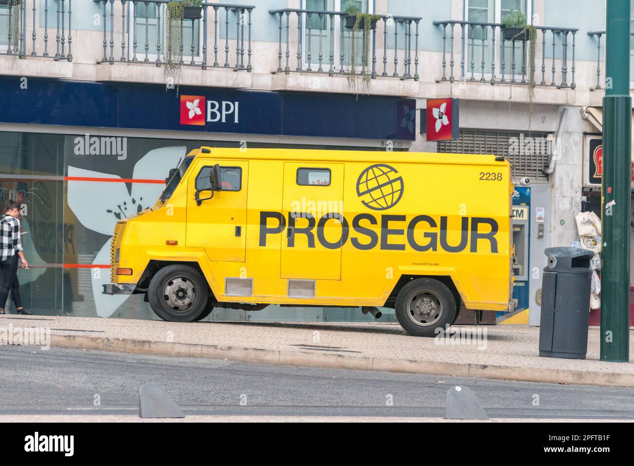 Lisbona, Portogallo - 5 dicembre 2022: Auto blindata di Prosegur, multinazionale della sicurezza. Foto Stock