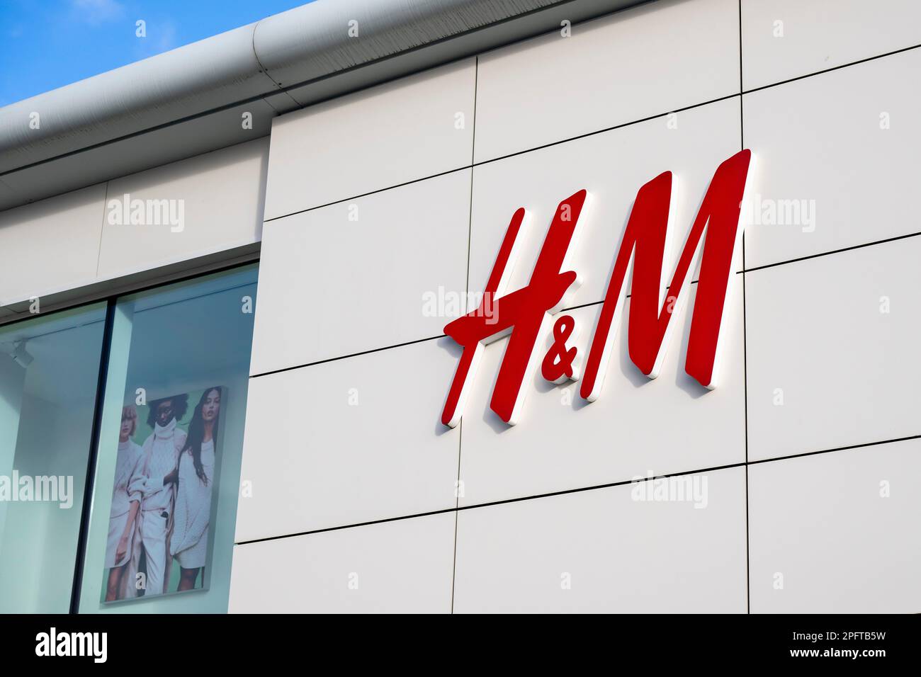 Un negozio H&M a Merthyr Tydfil, Galles, Regno Unito. Foto Stock