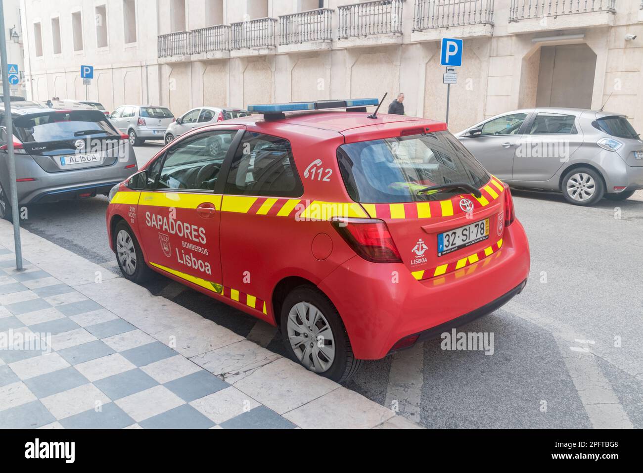 Lisbona, Portogallo - 5 dicembre 2022: L'auto appartiene ai vigili del fuoco di Lisbona (Regimento de Sapadores Bombeiros de Lisboa). Foto Stock