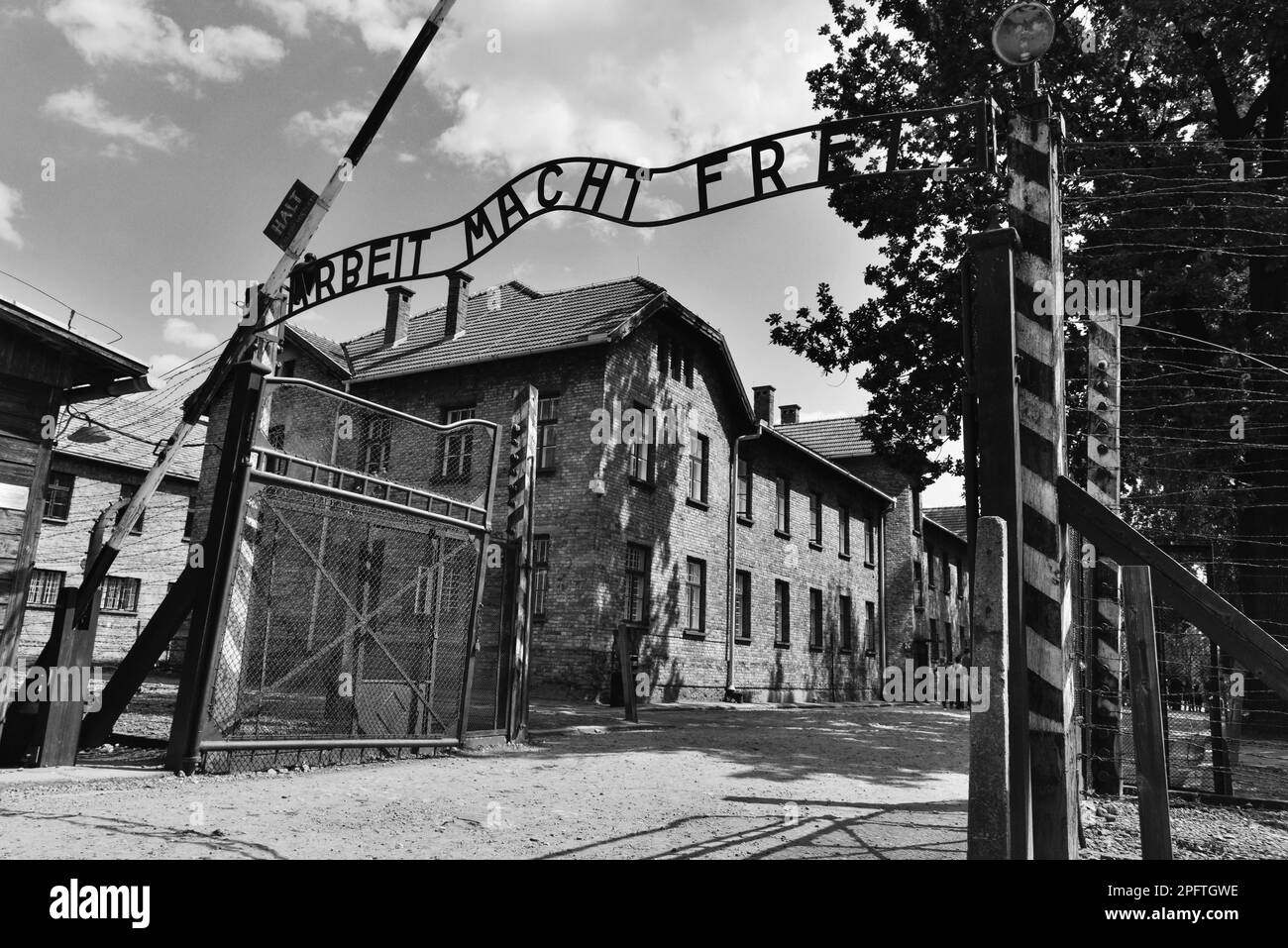 Porta d'ingresso, campo principale i, campo di concentramento, Auschwitz-Birkenau, Auschwitz, Polonia Foto Stock