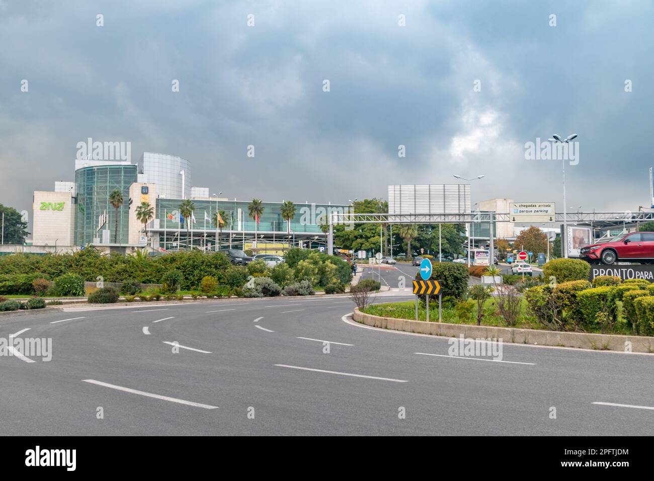 Lisbona, Portogallo - 6 dicembre 2022: Aeroporto Humberto Delgado (IATA: LIS, ICAO: LPPT), aeroporto informale di Lisbona e formalmente aeroporto di Portela. Foto Stock