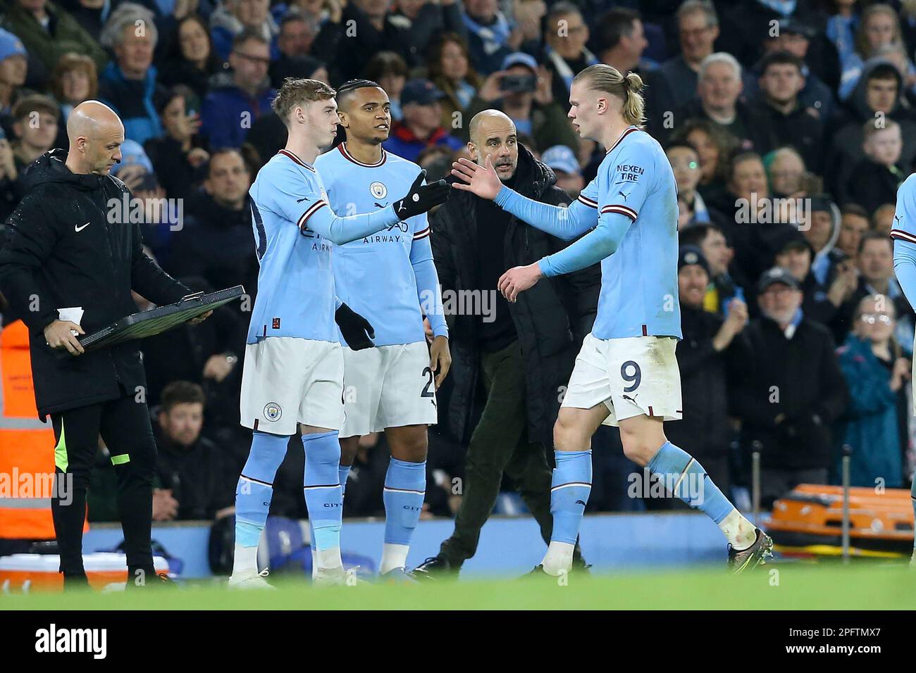 Manchester, Regno Unito. 18th Mar, 2023. Erling Haaland di Manchester City (r) è sostituito. La finale della Emirates fa Cup, Manchester City contro Burnley all'Etihad Stadium di Manchester, Lancs, sabato 18th marzo 2023. Questa immagine può essere utilizzata solo per scopi editoriali. Solo per uso editoriale, foto di Chris Stading/Andrew Orchard sports photography/Alamy Live news Credit: Andrew Orchard sports photography/Alamy Live News Foto Stock