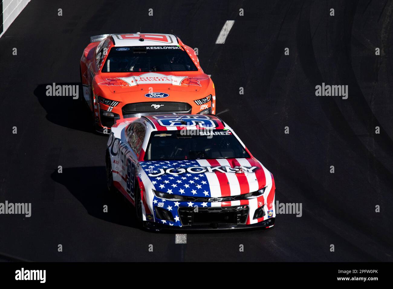 DANIEL SUAREZ (99) batte per la posizione durante il Busch Light Clash al Coliseum di Los Angeles Memorial Coliseum di Los Angeles, CA. Foto Stock