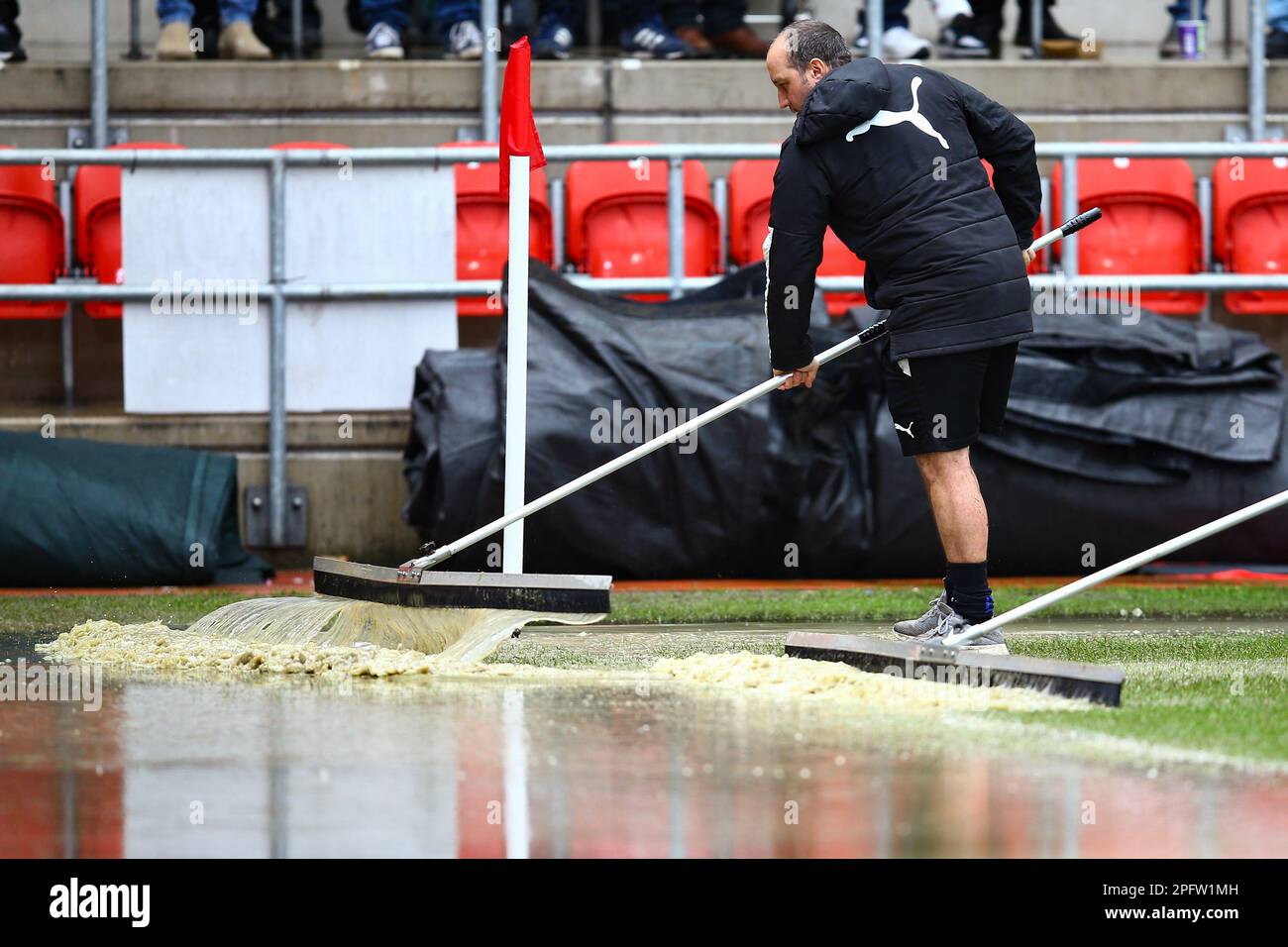 AESSEAL New York Stadium, Rotherham, Inghilterra - 18th marzo 2023 - durante il gioco Rotherham contro Cardiff City, Sky Bet Championship, 2022/23, AESSEAL New York Stadium, Rotherham, Inghilterra - 18th marzo 2023 Credit: Arthur Haigh/WhiteRosePhotos/Alamy Live News Foto Stock